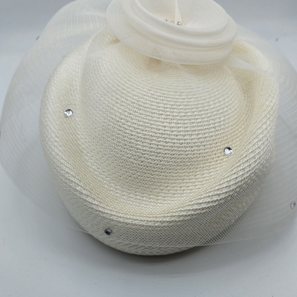 Vintage Pillbox Hat with Netting and Rhinestones - Picture 13 of 16